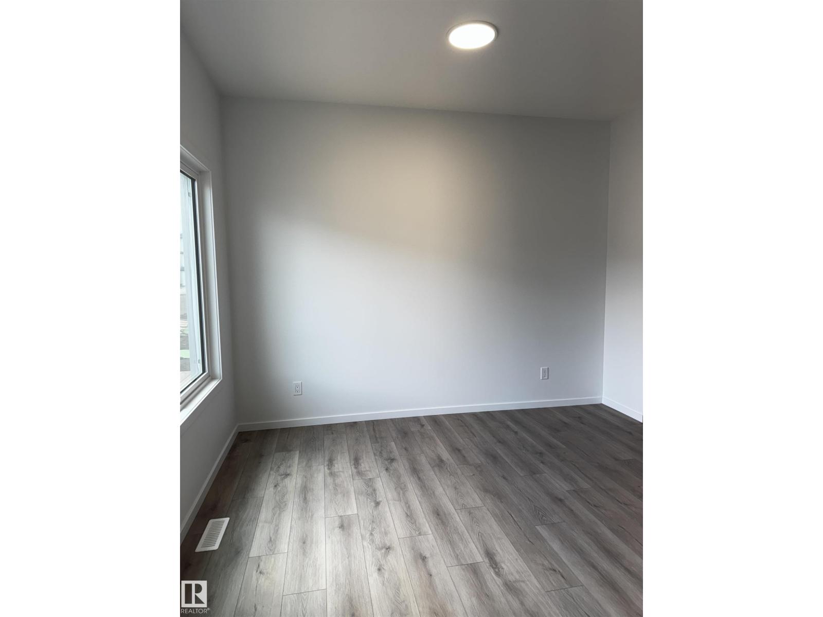 Photo 10 of 18940 28 Av Nw Nw, Edmonton AB