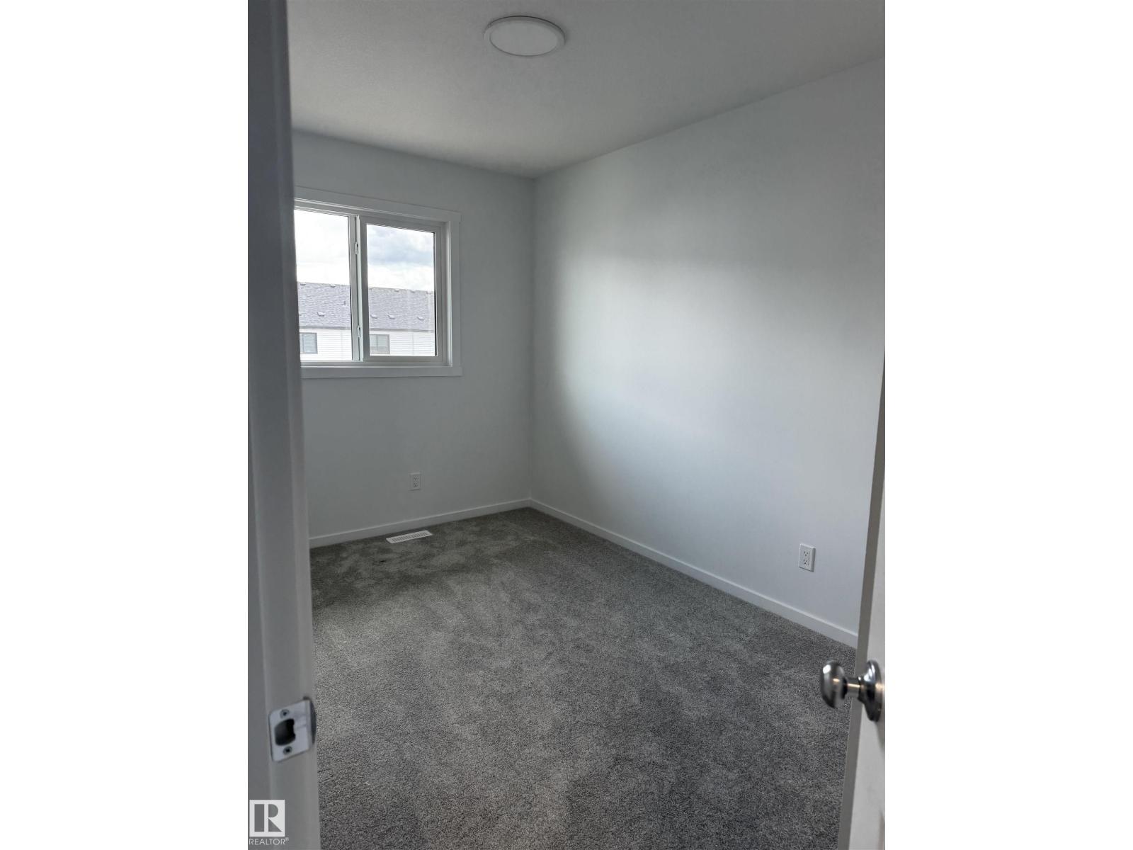 Photo 7 of 18940 28 Av Nw Nw, Edmonton AB
