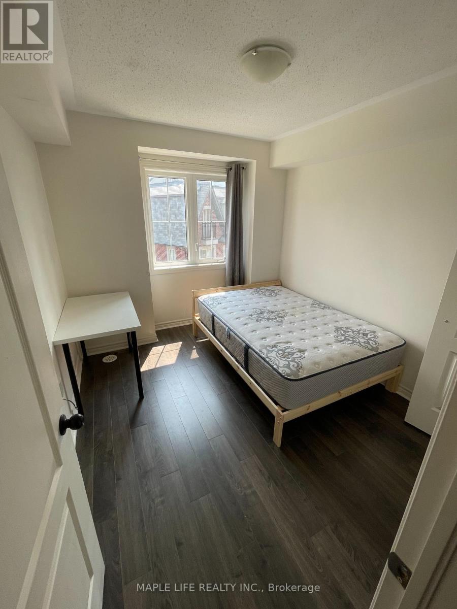 Photo 15 of 8 12 Eaton Park Lane E, Toronto ON