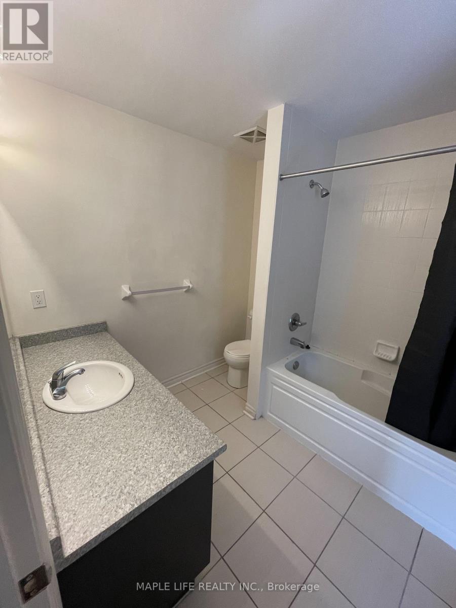 Photo 11 of 8 12 Eaton Park Lane E, Toronto ON