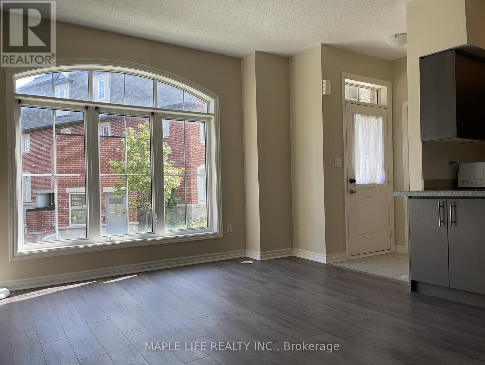Photo 10 of 8 12 Eaton Park Lane E, Toronto ON