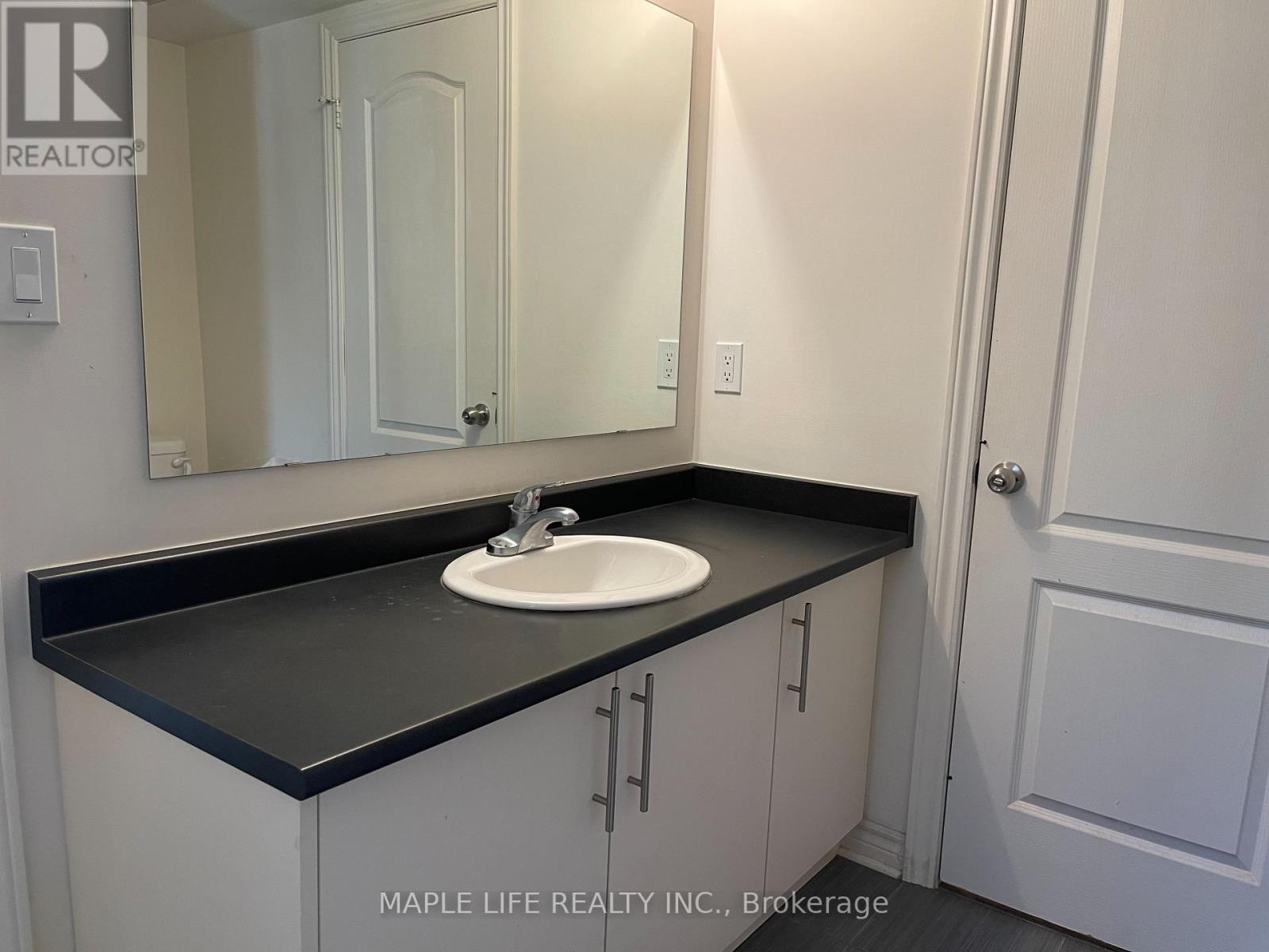 Photo 8 of 8 12 Eaton Park Lane E, Toronto ON