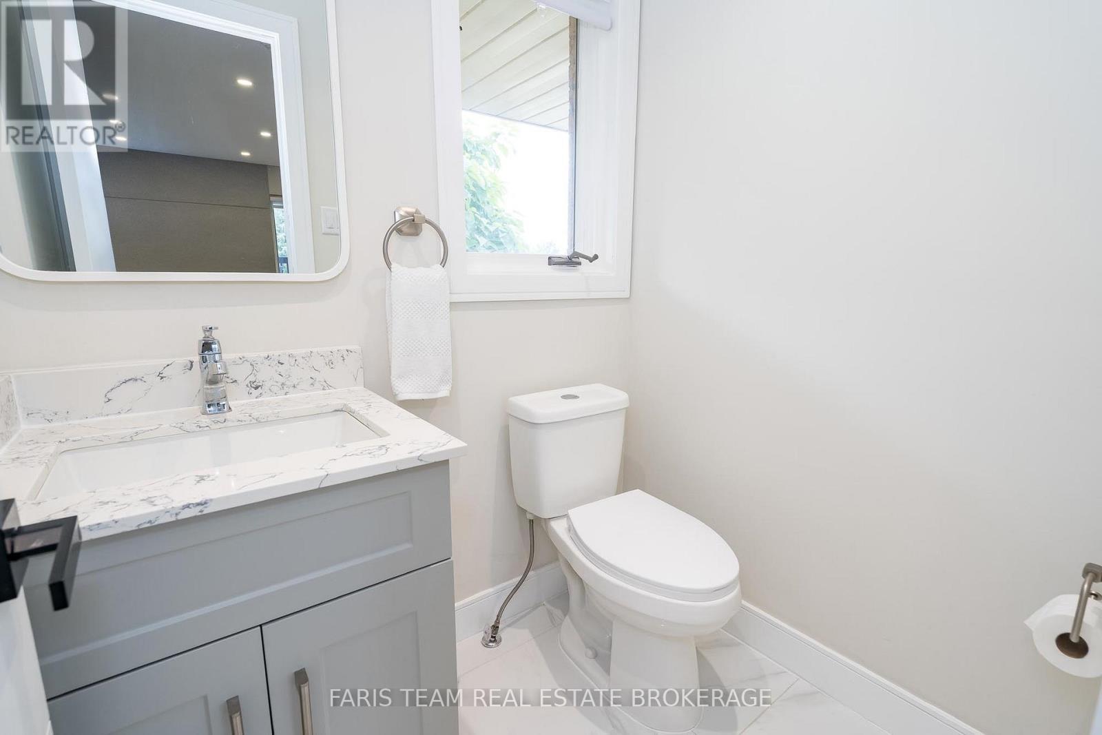 Photo 22 of 7 Golfview Boulevard, Bradford West Gwillimbury ON