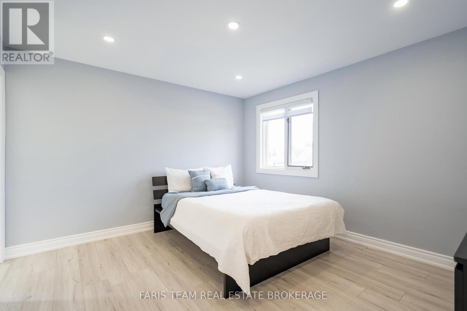 Photo 37 of 7 Golfview Boulevard, Bradford West Gwillimbury ON