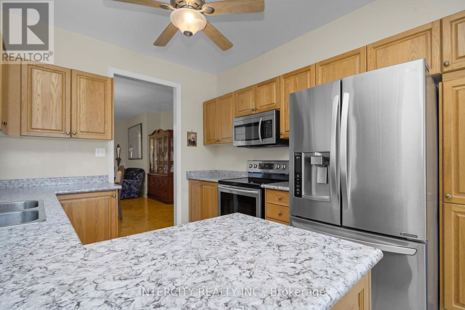 Photo 10 of 100 Lio Avenue, Vaughan ON