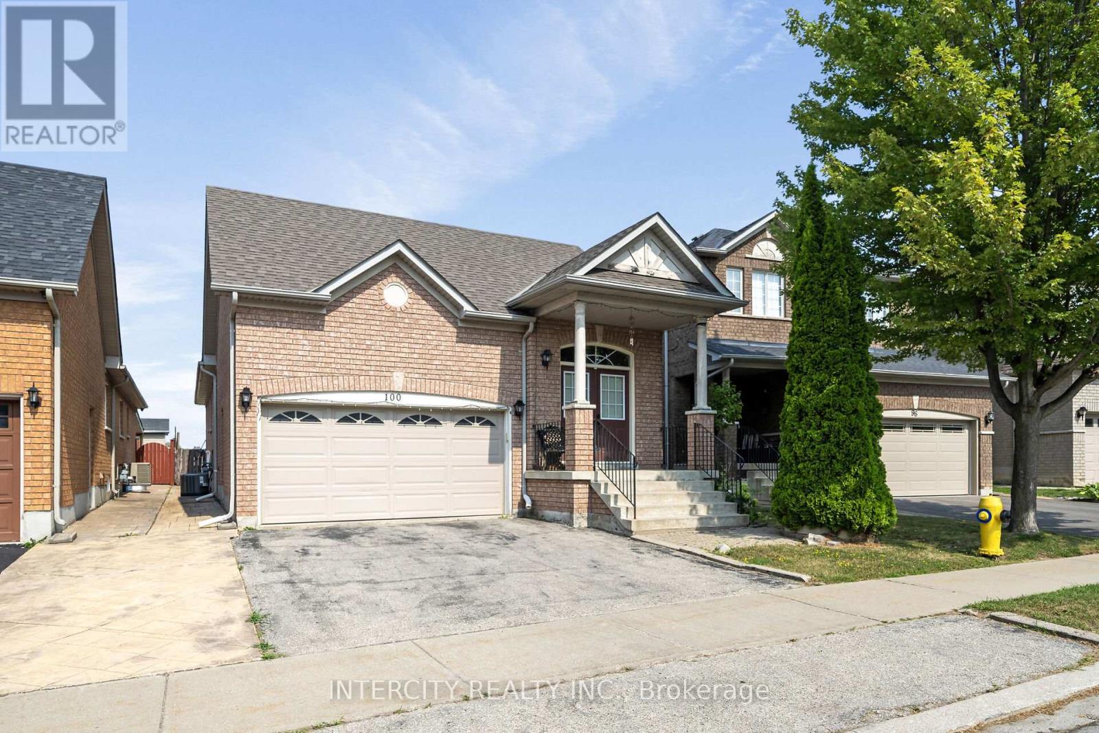 Photo 2 of 100 Lio Avenue, Vaughan ON
