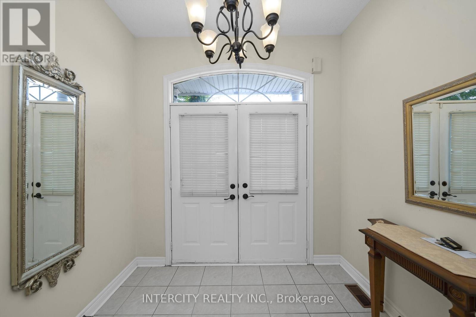 Photo 4 of 100 Lio Avenue, Vaughan ON
