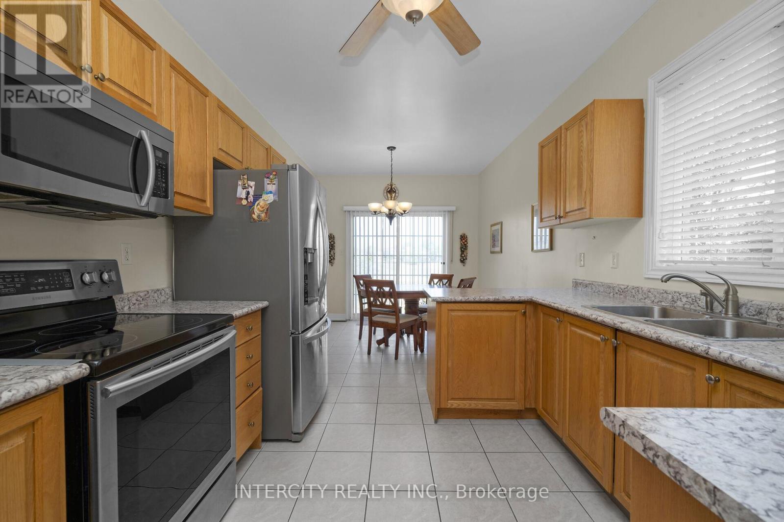Photo 9 of 100 Lio Avenue, Vaughan ON