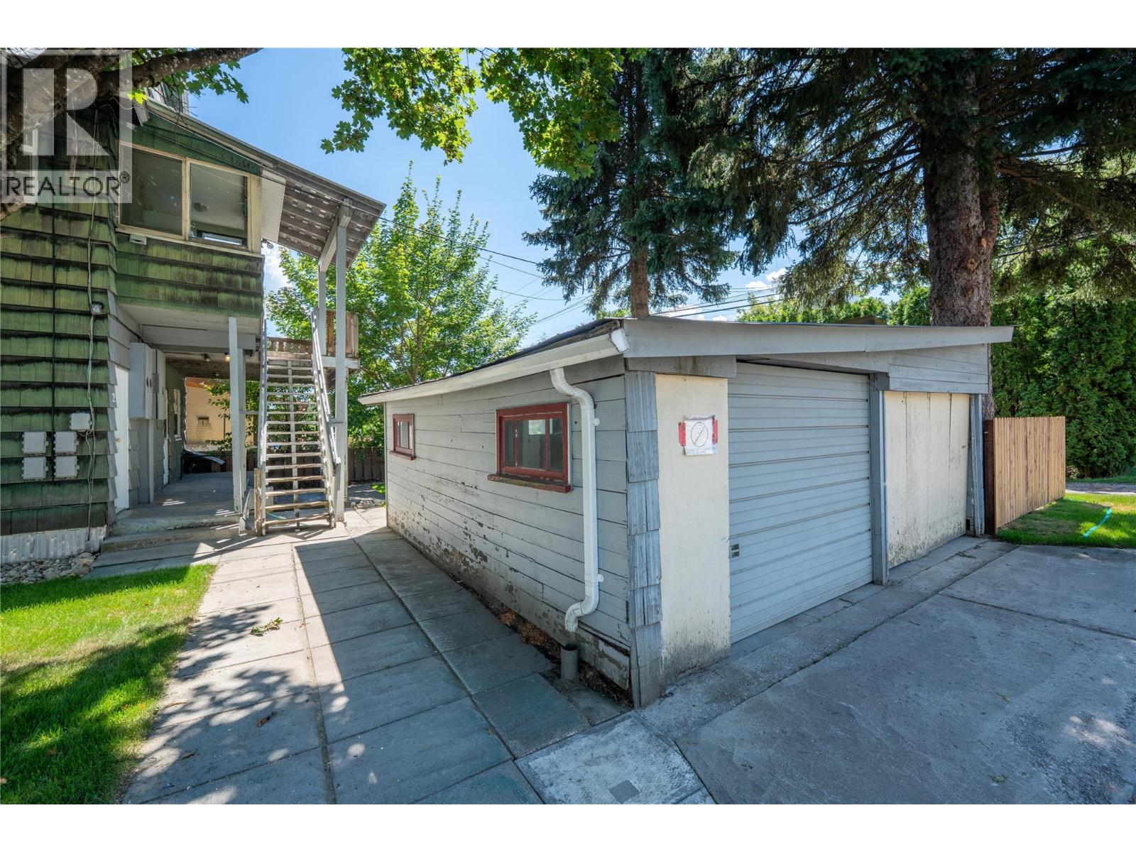 503 Third Street E, Revelstoke