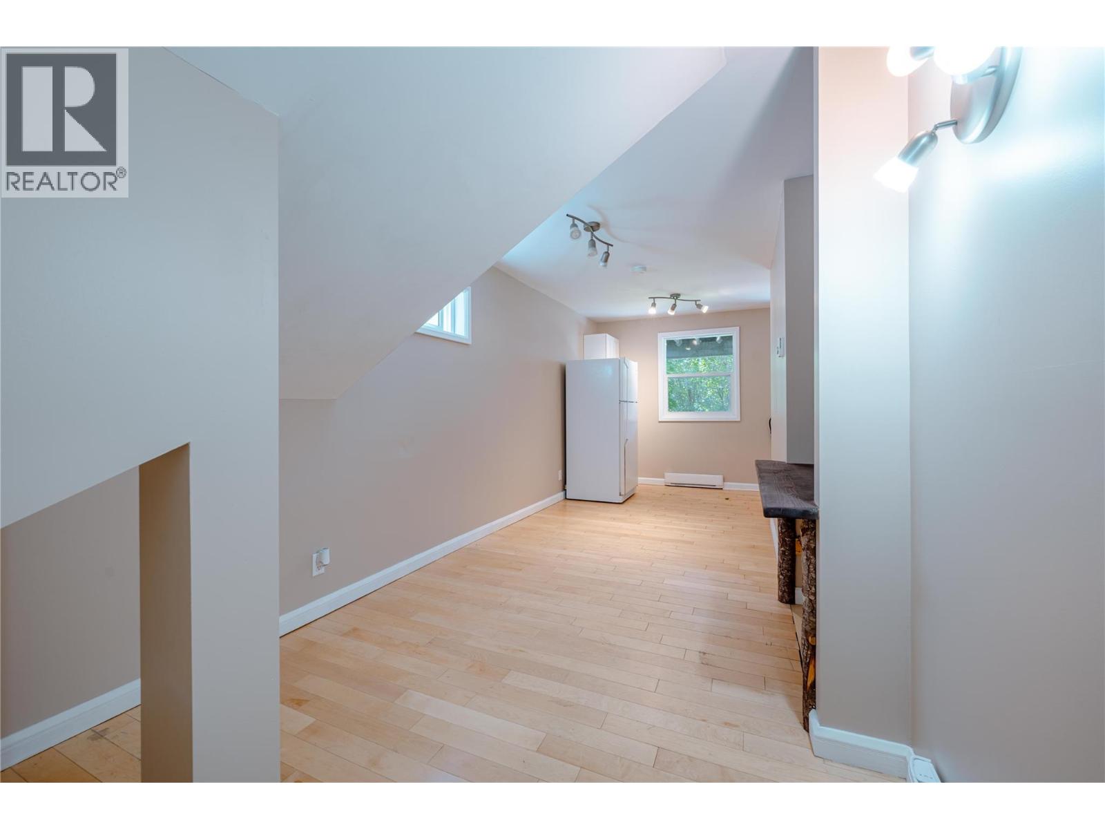503 Third Street E, Revelstoke