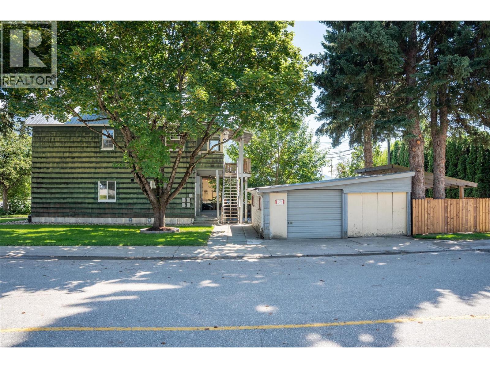 503 Third Street E, Revelstoke