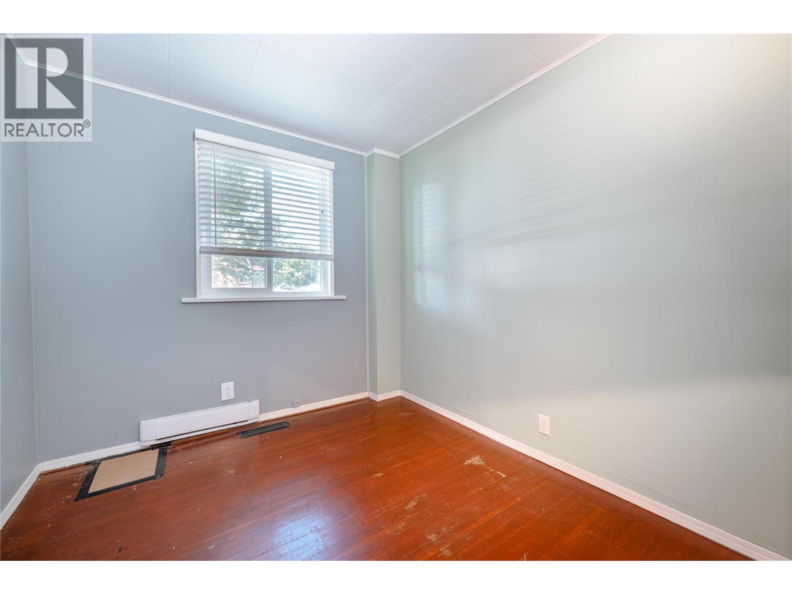 503 Third Street E, Revelstoke