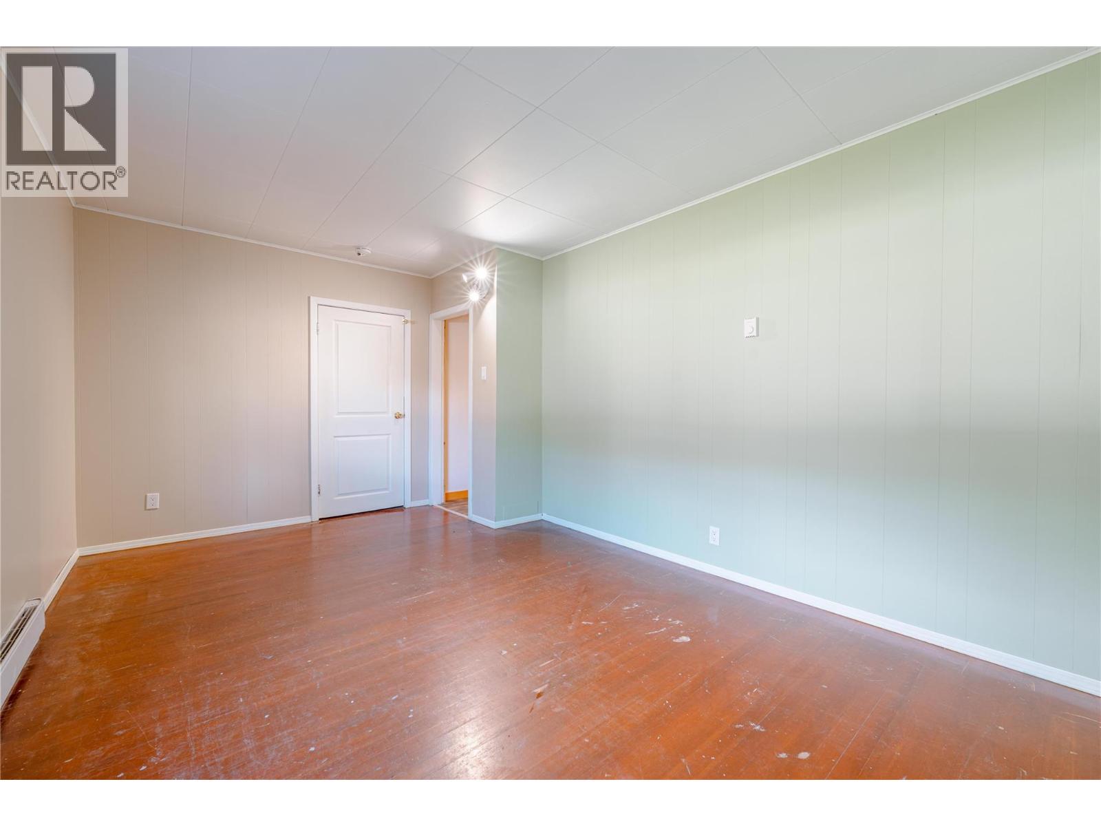 503 Third Street E, Revelstoke