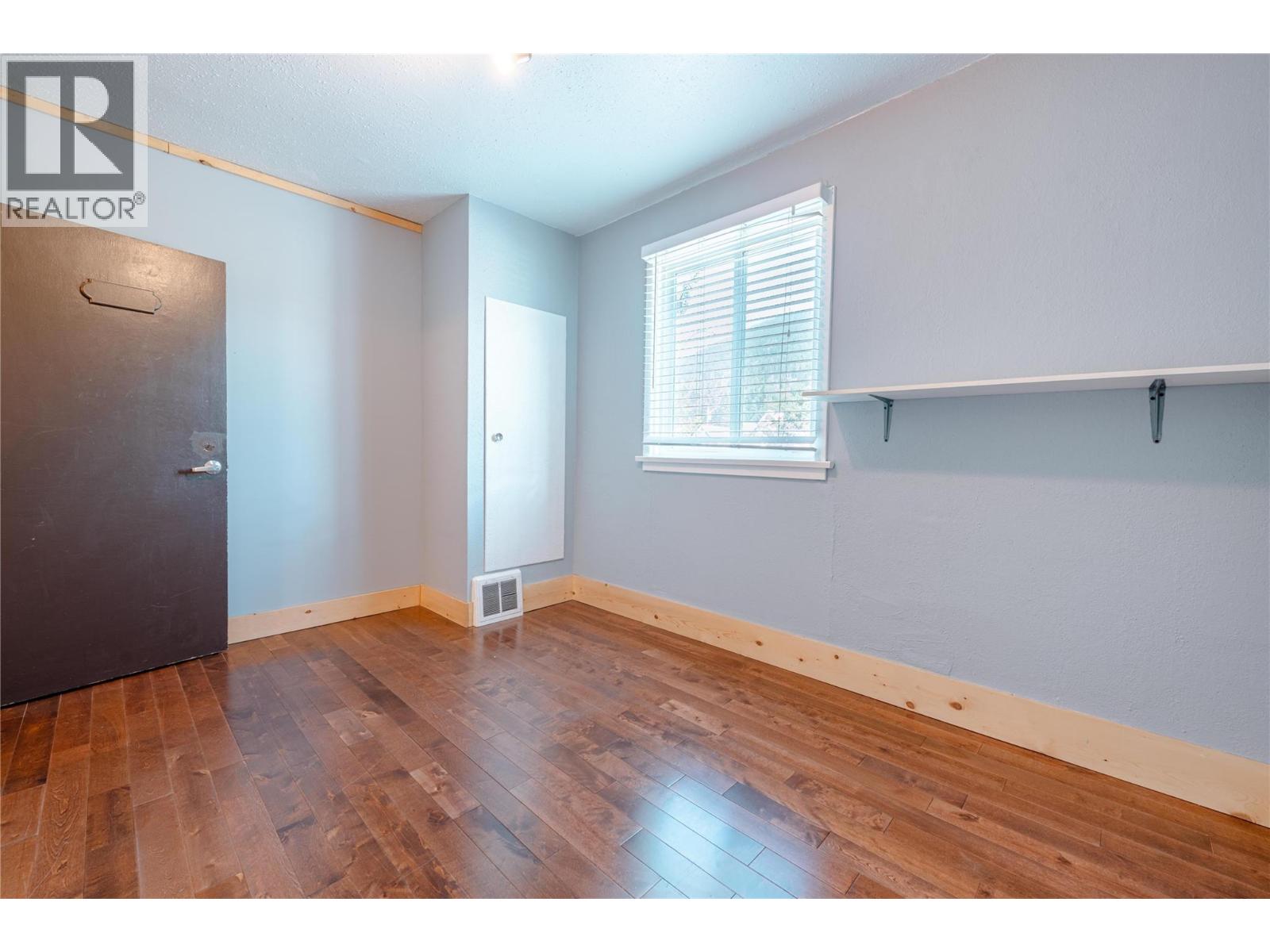 503 Third Street E, Revelstoke