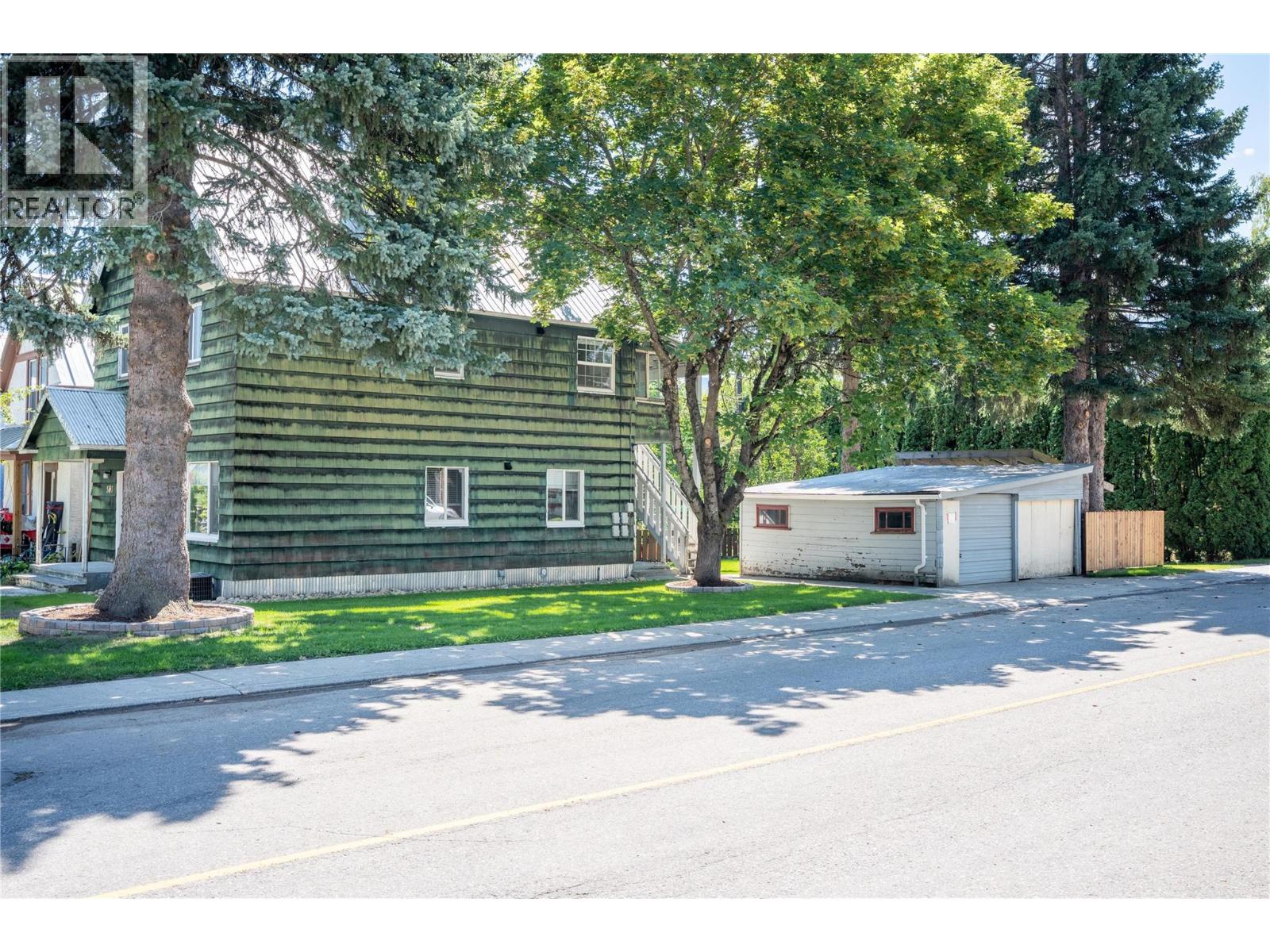 503 Third Street E, Revelstoke