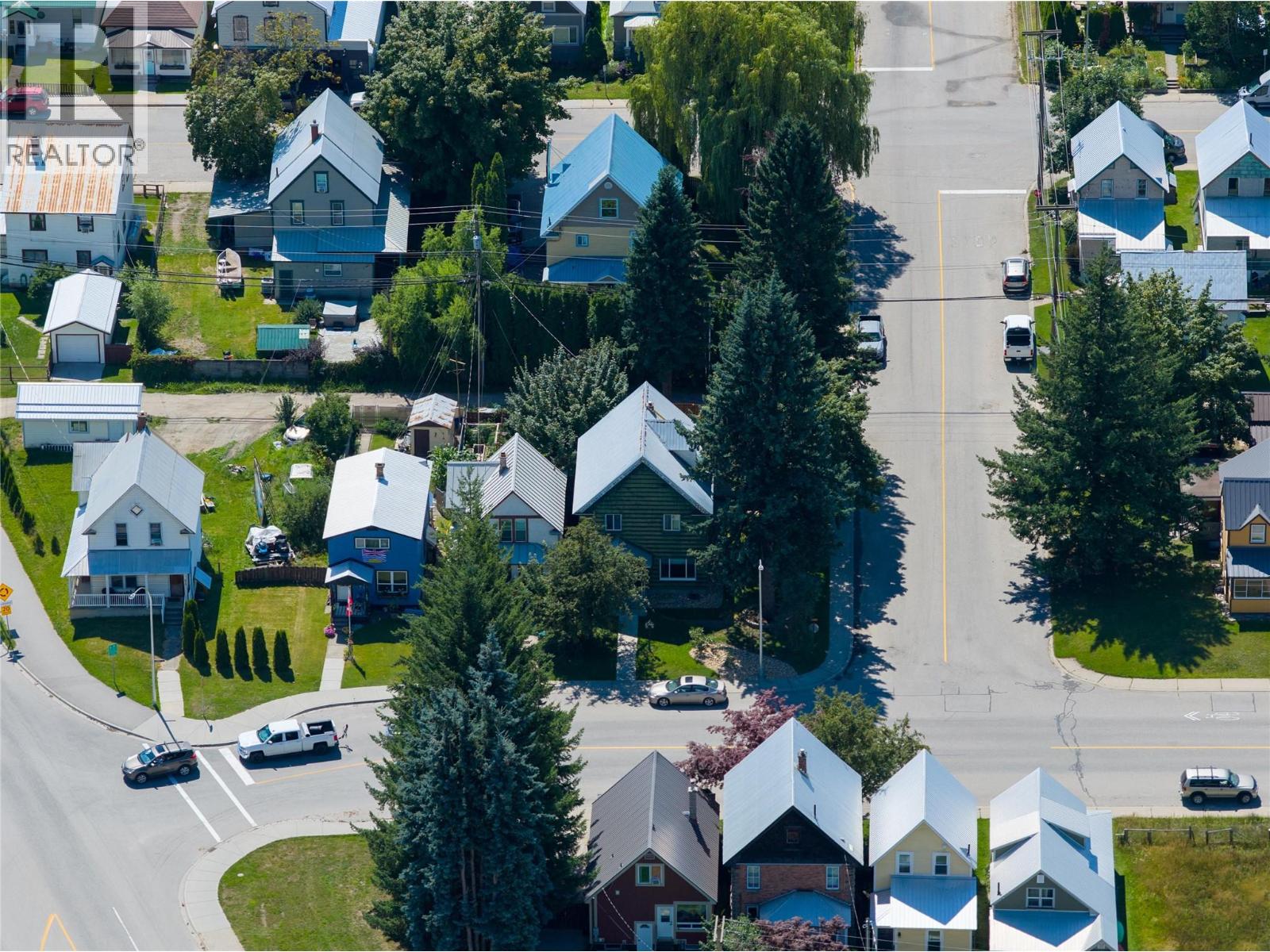 503 Third Street E, Revelstoke