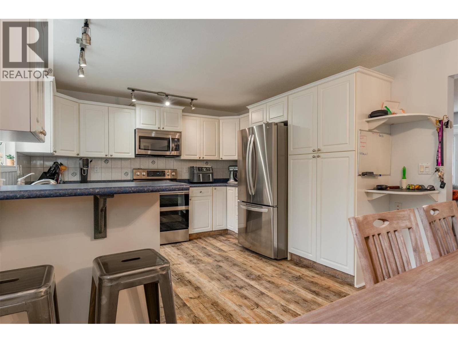 Photo 10 of 705 8th Avenue, Montrose BC