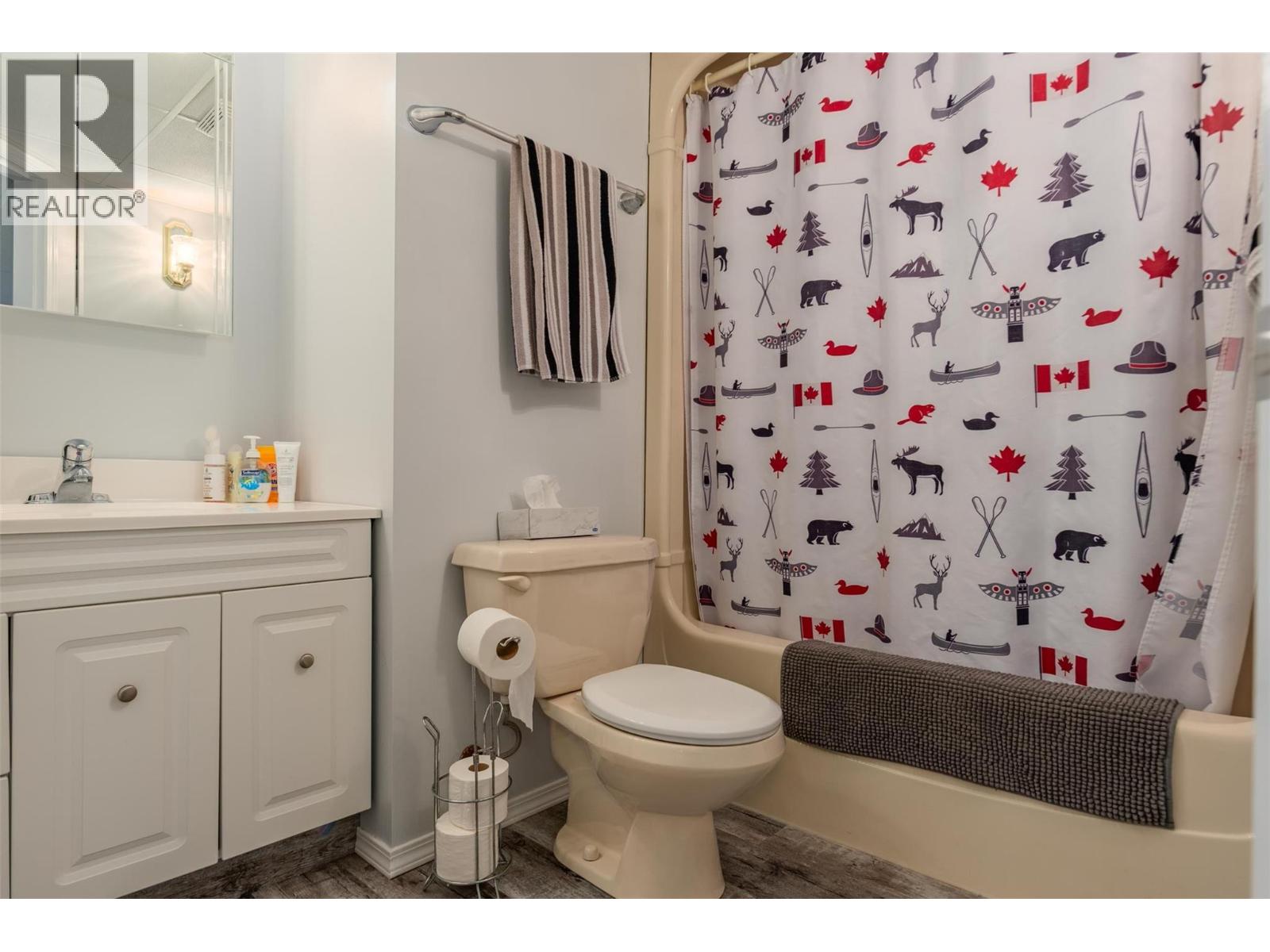 Photo 25 of 705 8th Avenue, Montrose BC
