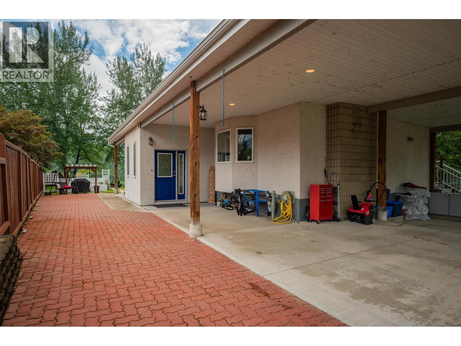 Photo 35 of 705 8th Avenue, Montrose BC