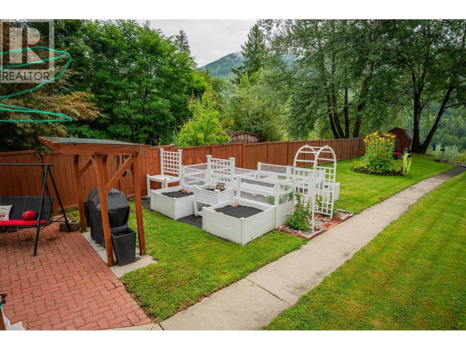 Photo 33 of 705 8th Avenue, Montrose BC