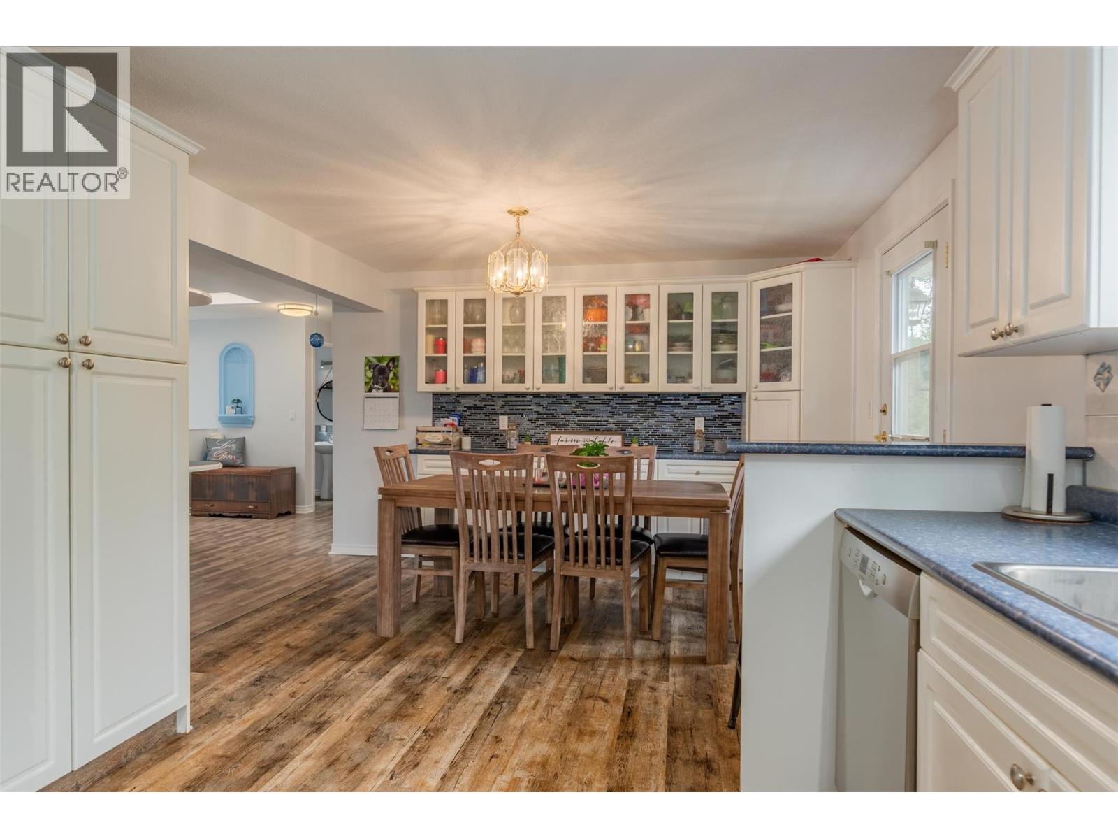 Photo 11 of 705 8th Avenue, Montrose BC