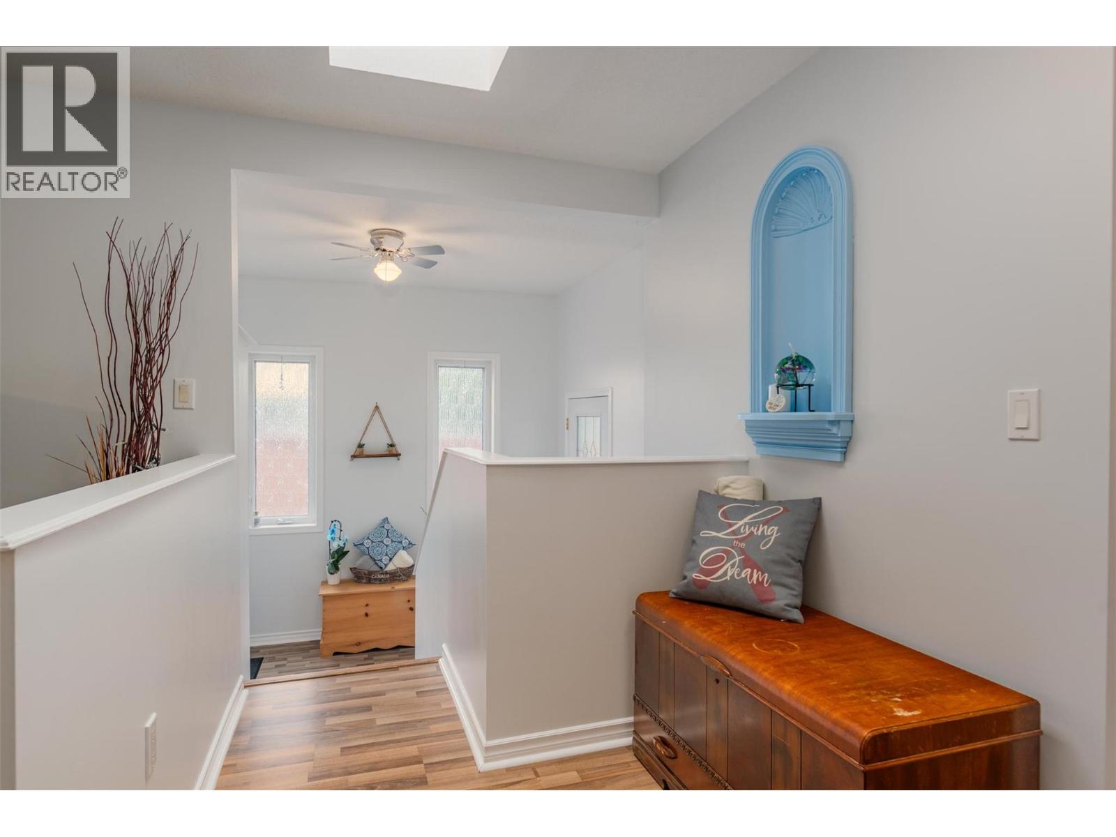 Photo 17 of 705 8th Avenue, Montrose BC
