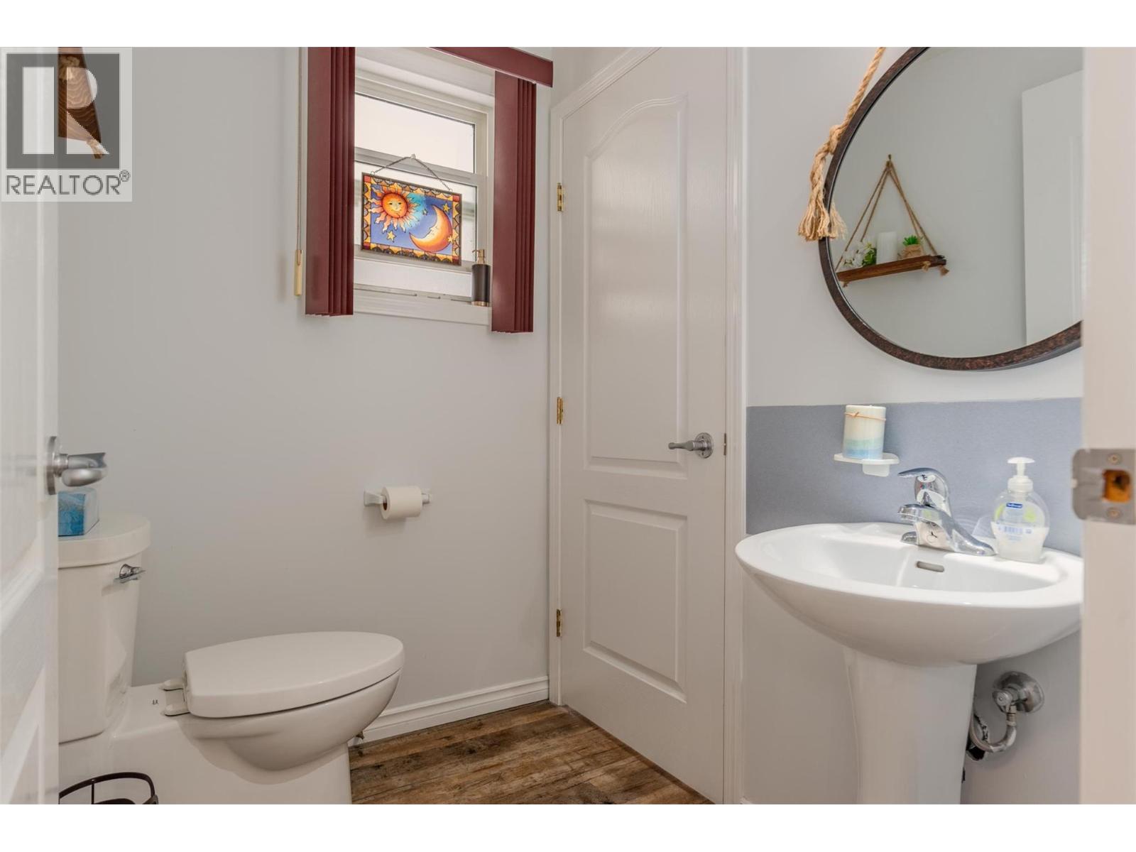 Photo 16 of 705 8th Avenue, Montrose BC