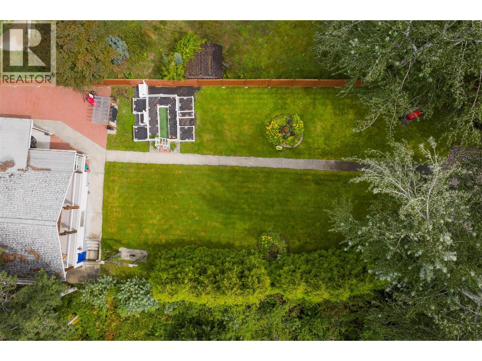 Photo 44 of 705 8th Avenue, Montrose BC