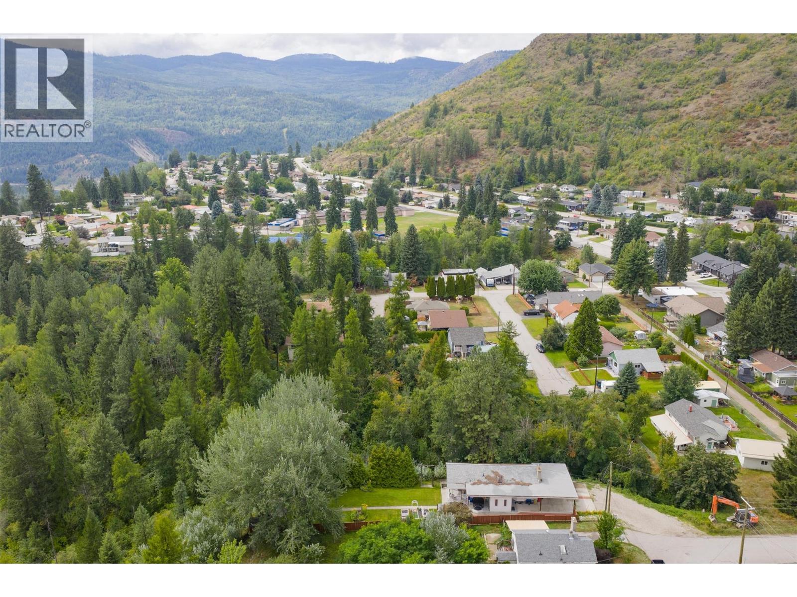 Photo 48 of 705 8th Avenue, Montrose BC