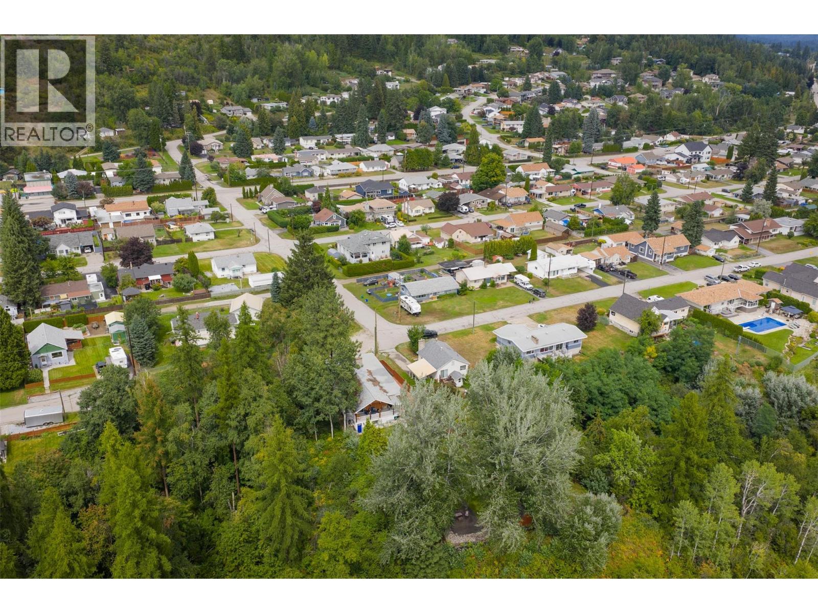 Photo 49 of 705 8th Avenue, Montrose BC
