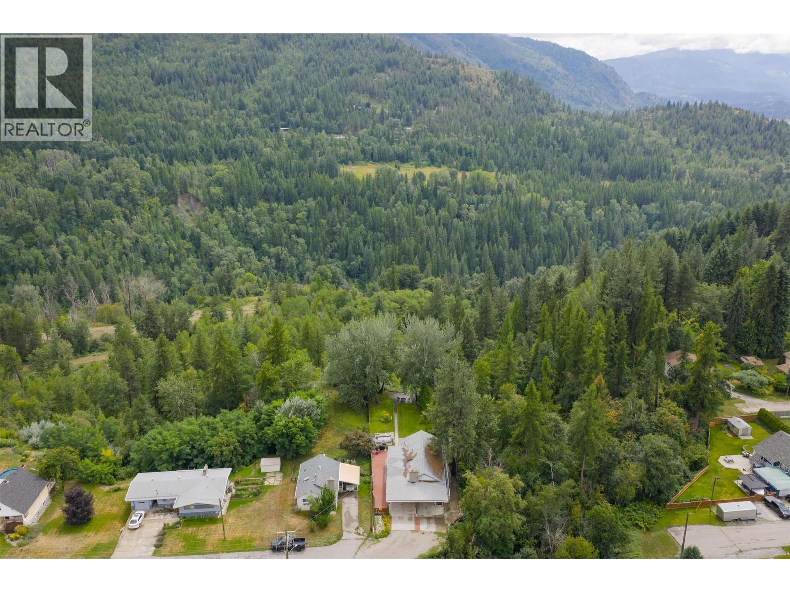 Photo 46 of 705 8th Avenue, Montrose BC