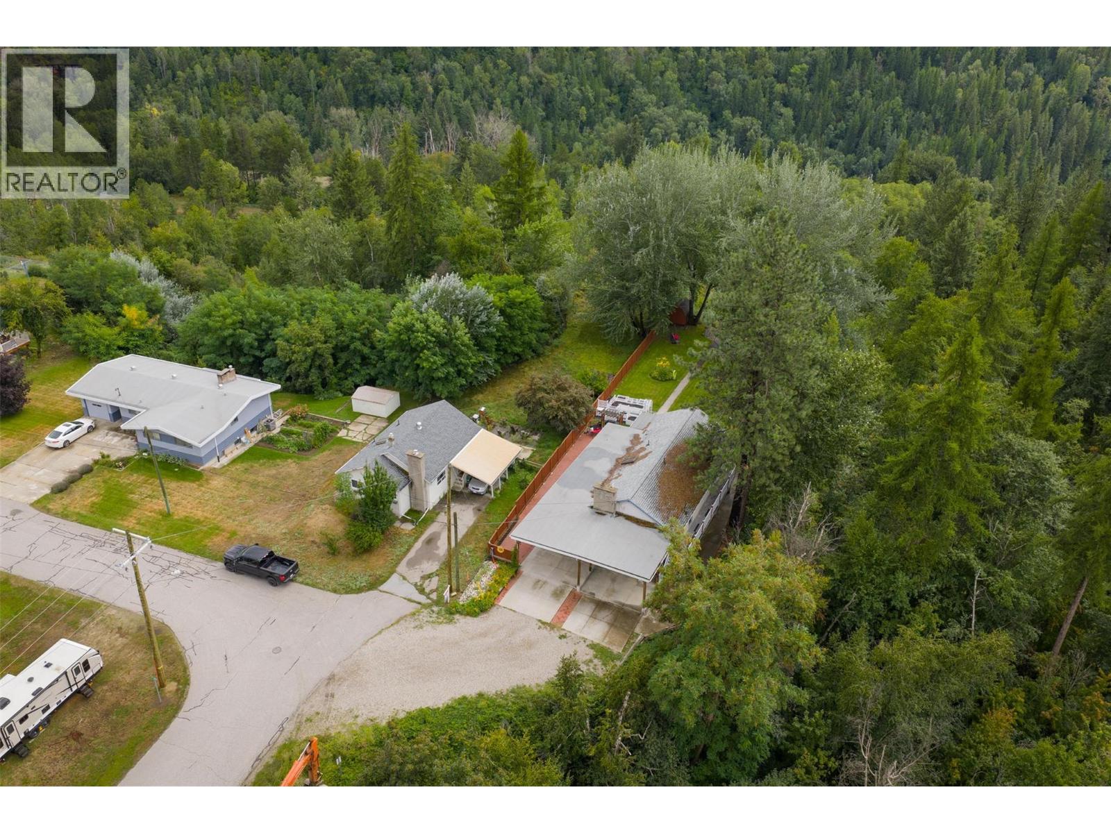 Photo 45 of 705 8th Avenue, Montrose BC