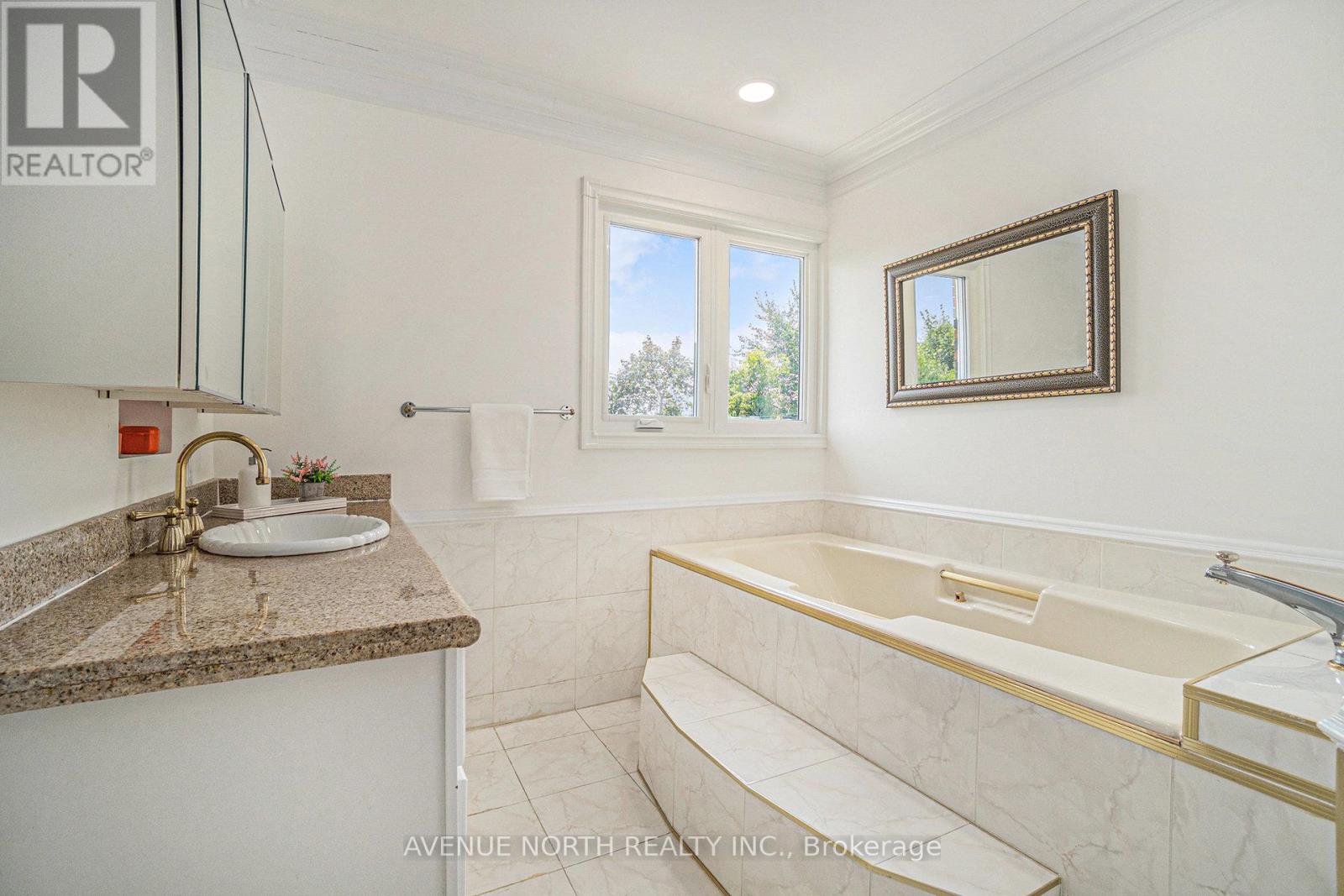 Photo 12 of 6 Mosgrove Avenue, Ottawa ON