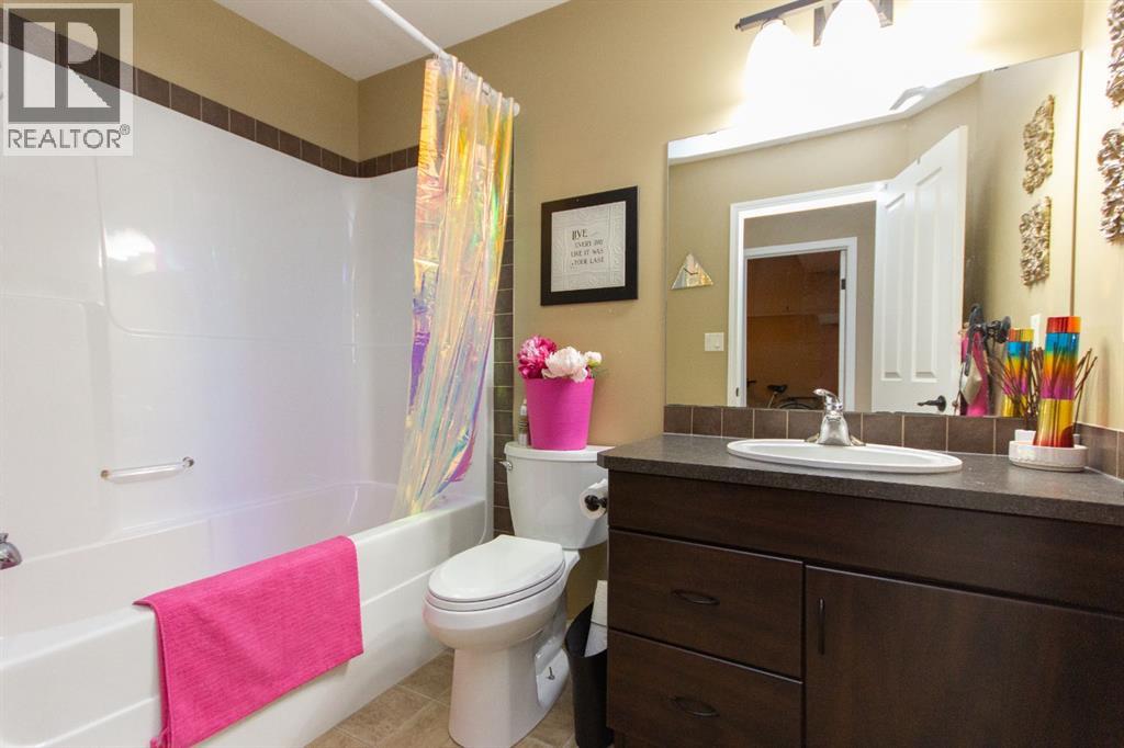 Photo 9 of 114 Redwood Boulevard, Springbrook AB