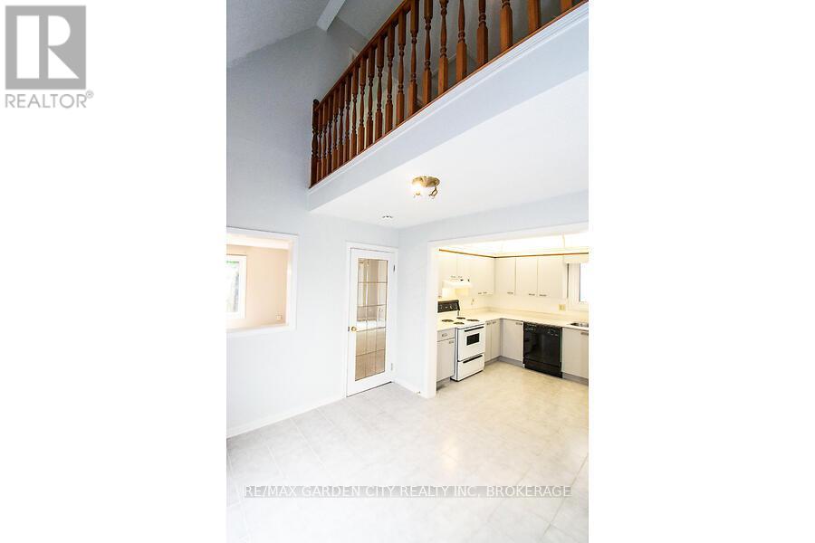 Photo 8 of 4575 Juniper Court, Lincoln ON