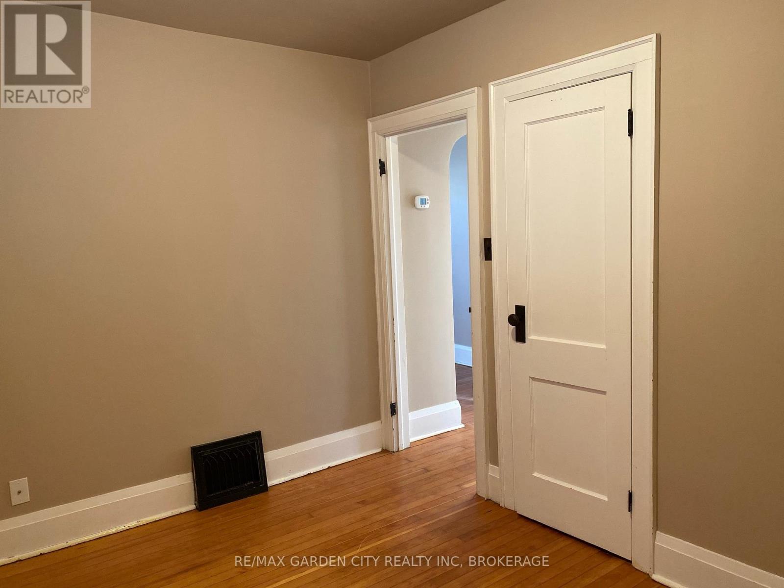 Photo 7 of 12 Lincoln Avenue, St Catharines ON