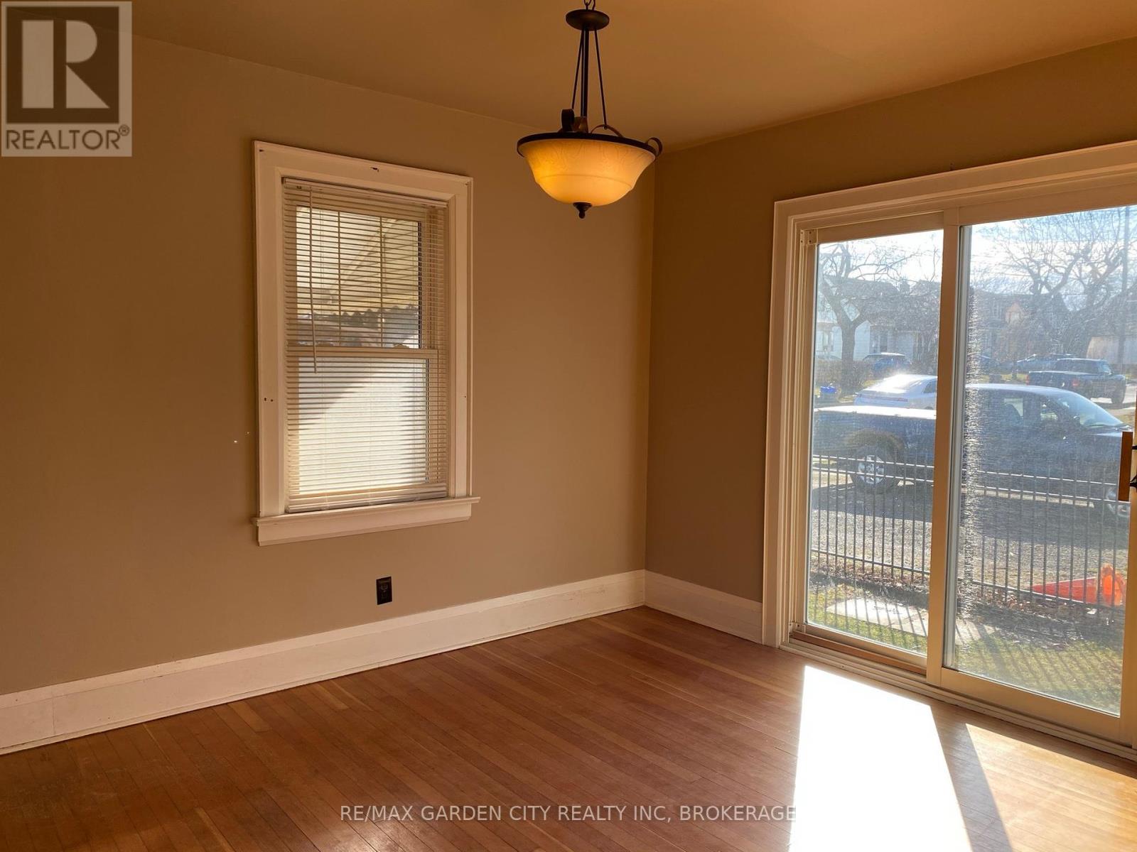 Photo 6 of 12 Lincoln Avenue, St Catharines ON