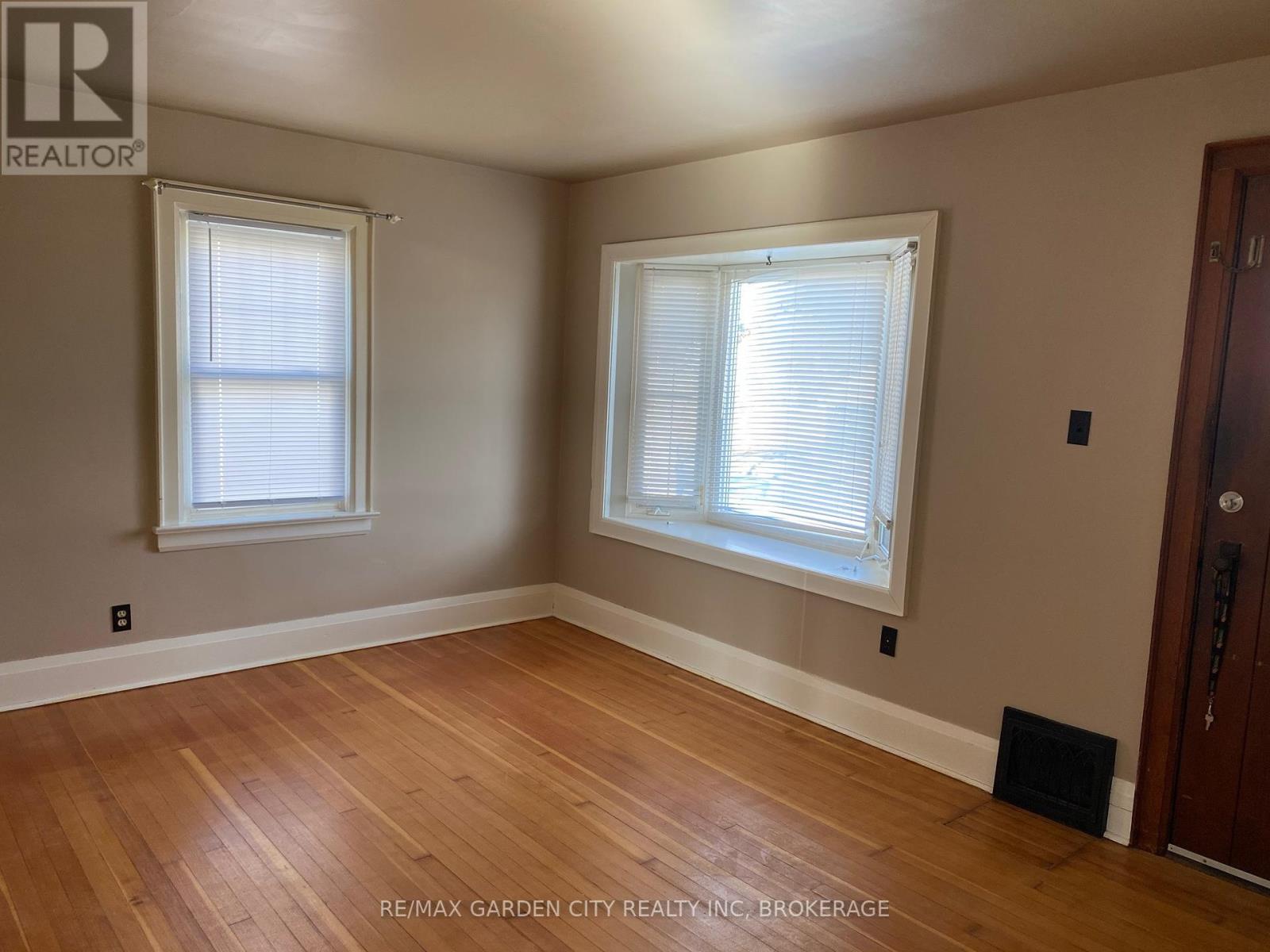 Photo 11 of 12 Lincoln Avenue, St Catharines ON