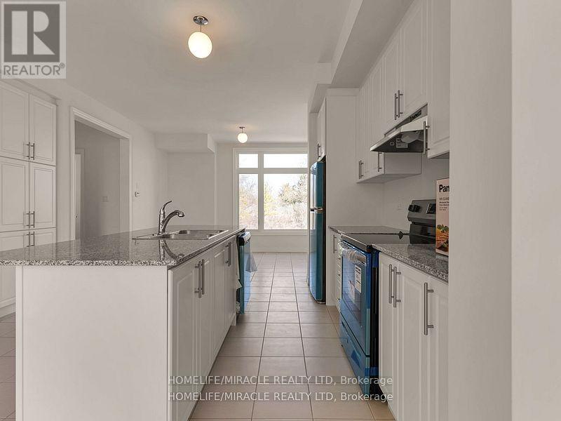 Photo 2 of 18 Queenpost Drive, Brampton ON