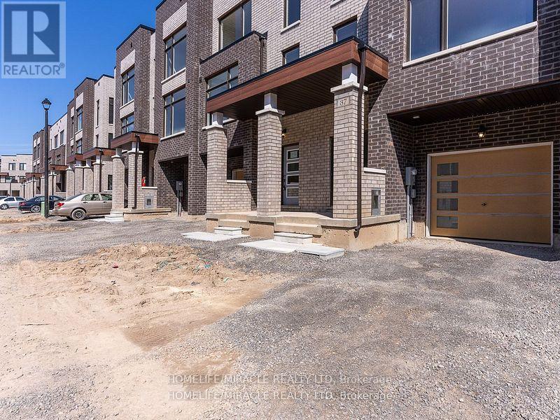 Photo 36 of 18 Queenpost Drive, Brampton ON