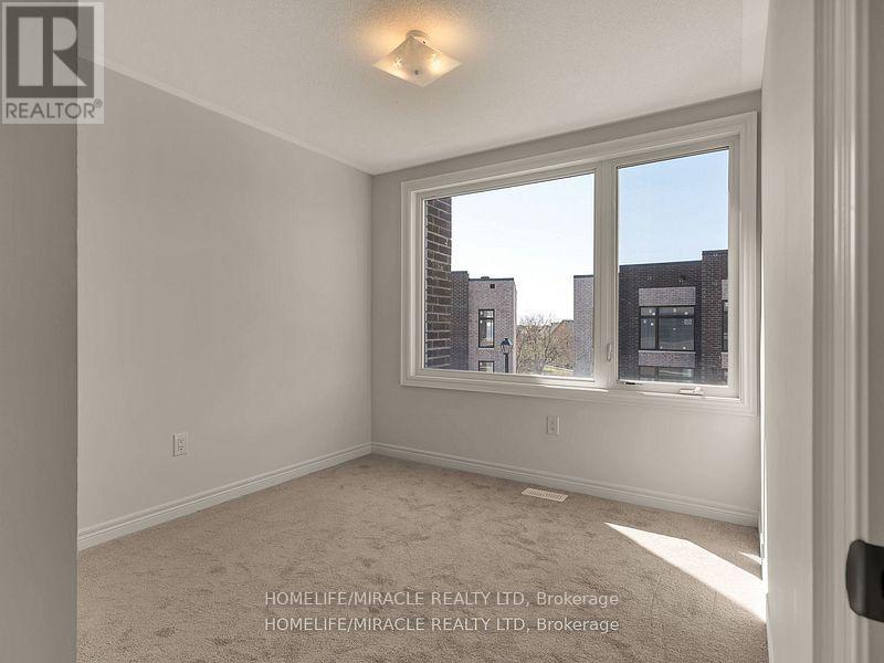 Photo 35 of 18 Queenpost Drive, Brampton ON