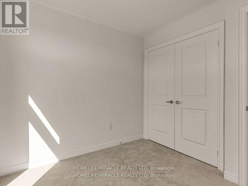 Photo 40 of 18 Queenpost Drive, Brampton ON