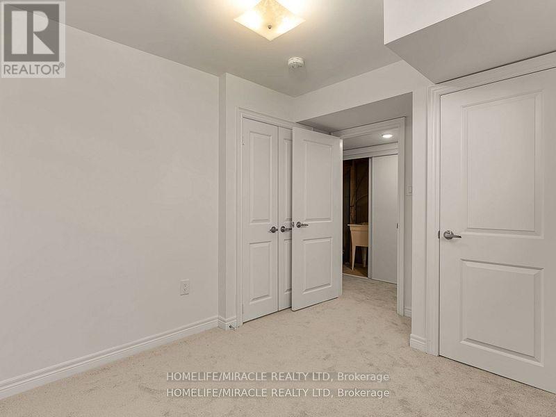 Photo 33 of 18 Queenpost Drive, Brampton ON