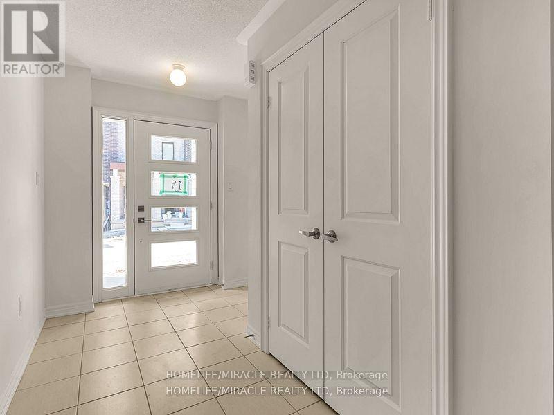 Photo 5 of 18 Queenpost Drive, Brampton ON