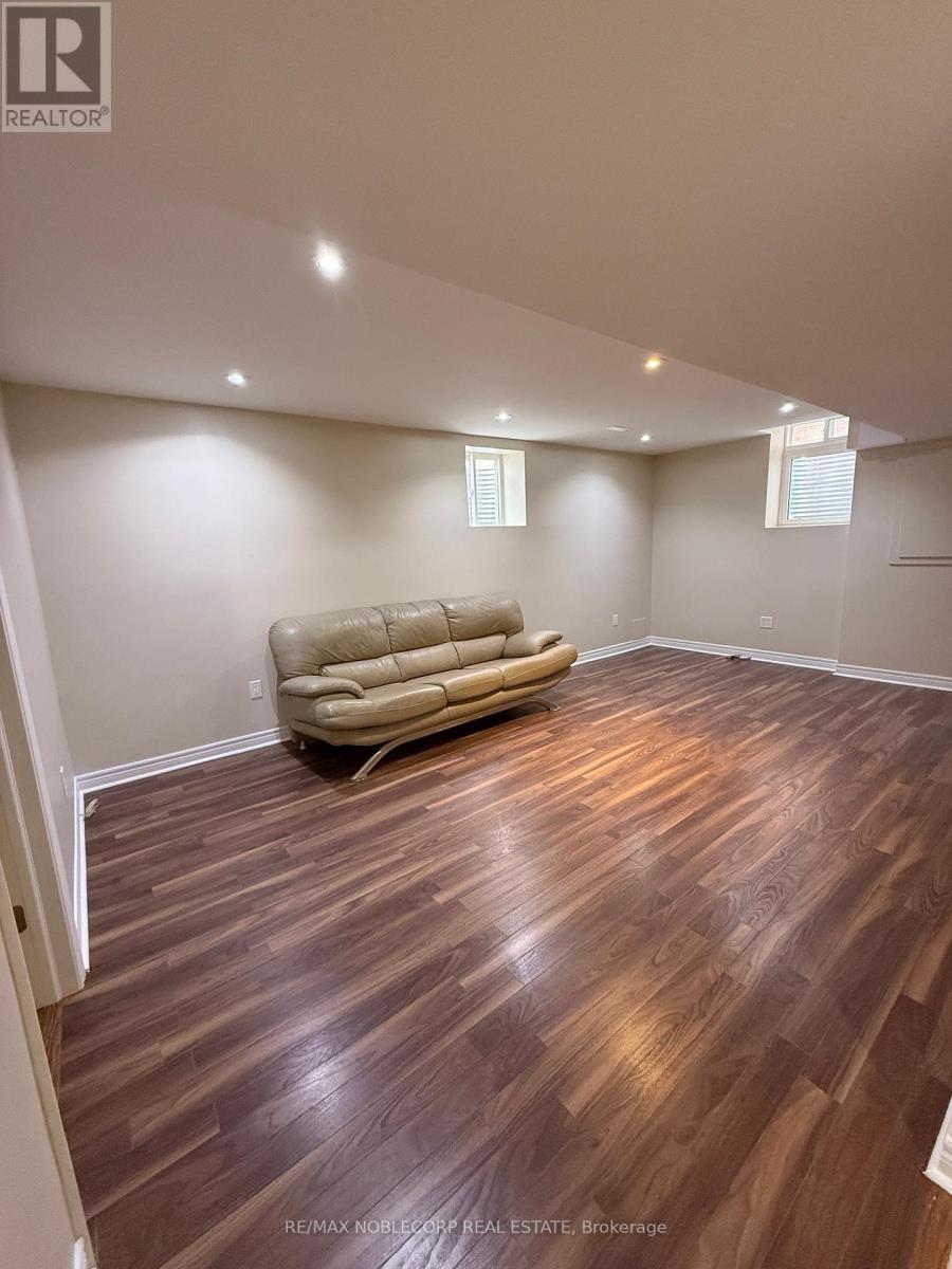 Photo 6 of 30 Saddler Avenue, Brampton ON