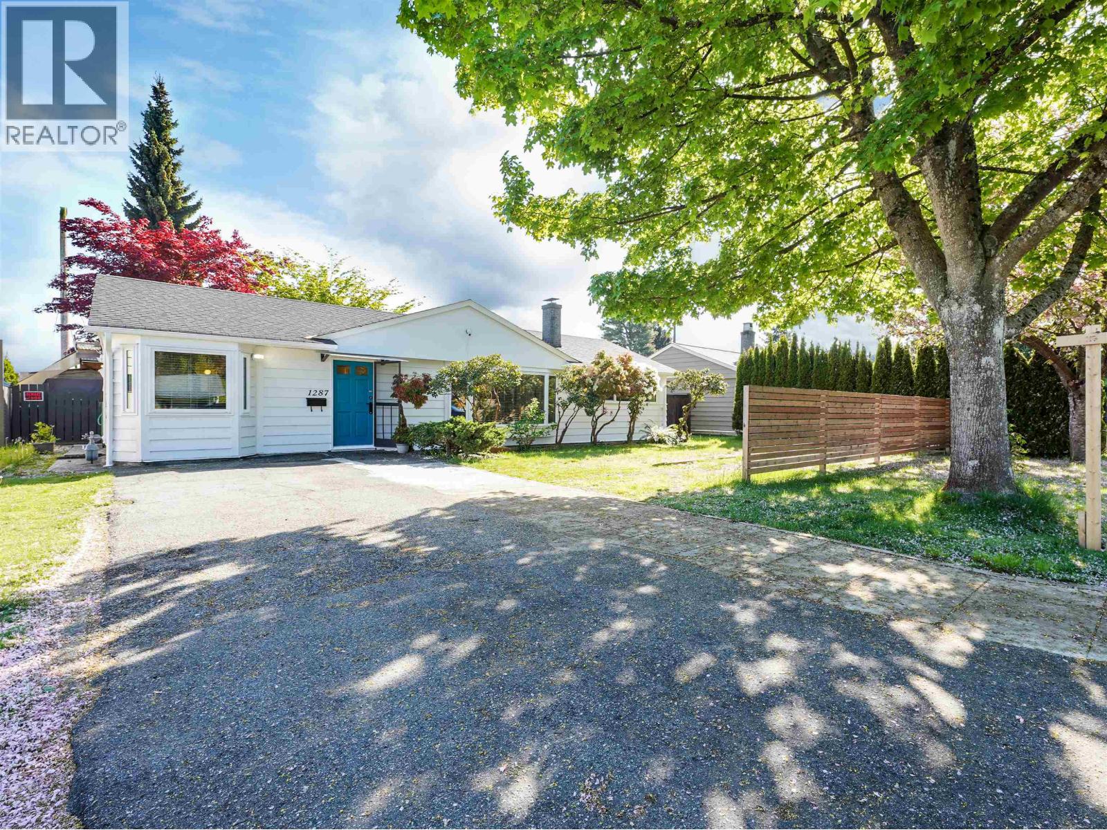Photo 4 of 1287 W 15th Street, North Vancouver BC
