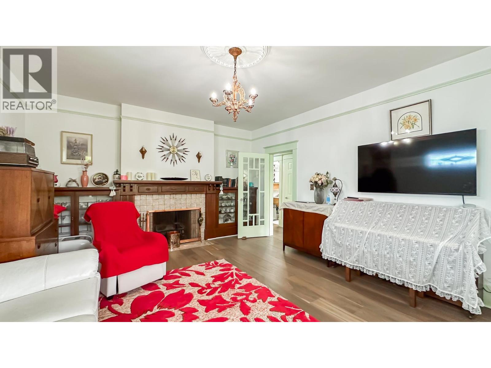 Photo 8 of 5748 Berkeley Street, Vancouver BC