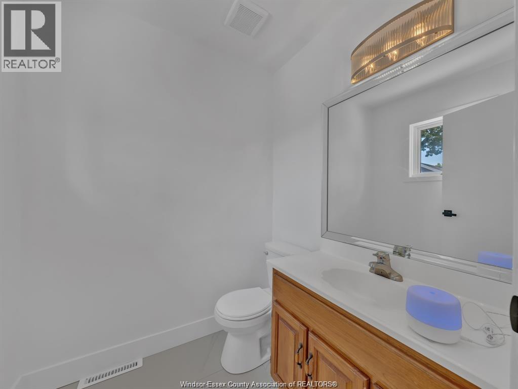 Photo 15 of 1361 Chappell Avenue, Windsor ON