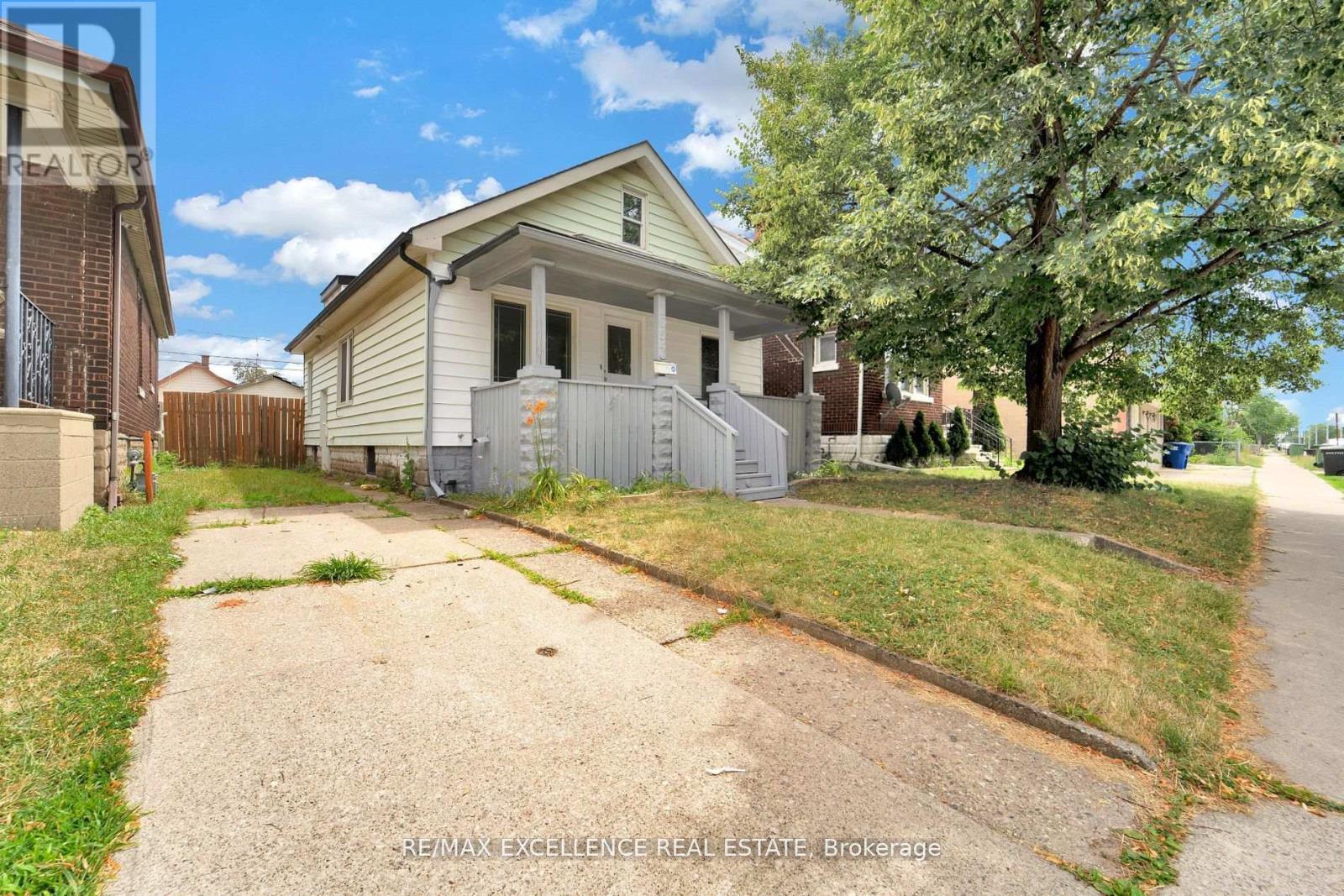 Photo 2 of 1054 Felix Avenue, Windsor ON