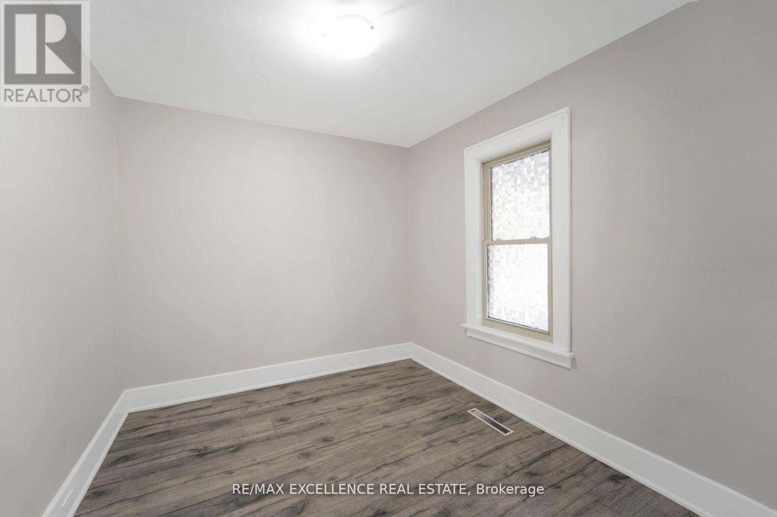Photo 5 of 1054 Felix Avenue, Windsor ON